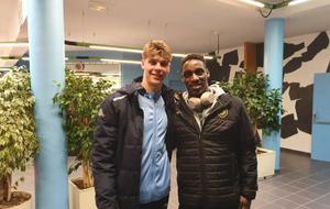 Photo de Queido Traoré , joueur de Chambéry et Hugo Jund, joueur de Chartre prise sur le match qui les opposait en Lidl Star Ligue.